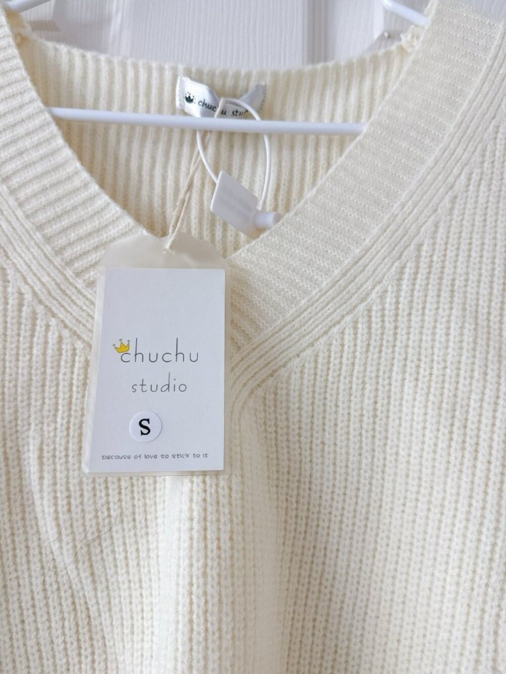 Cream Cable Knit Sweater Vest – Women’s Small V Neck Preppy Knit - Picture 3 of 6